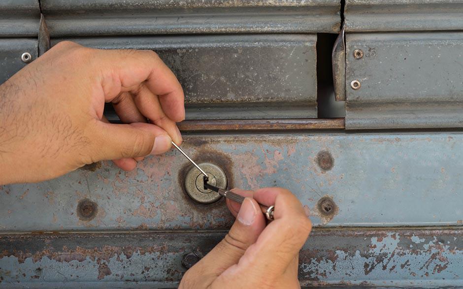 travaux à nos artisans serrurier prix Paris 15