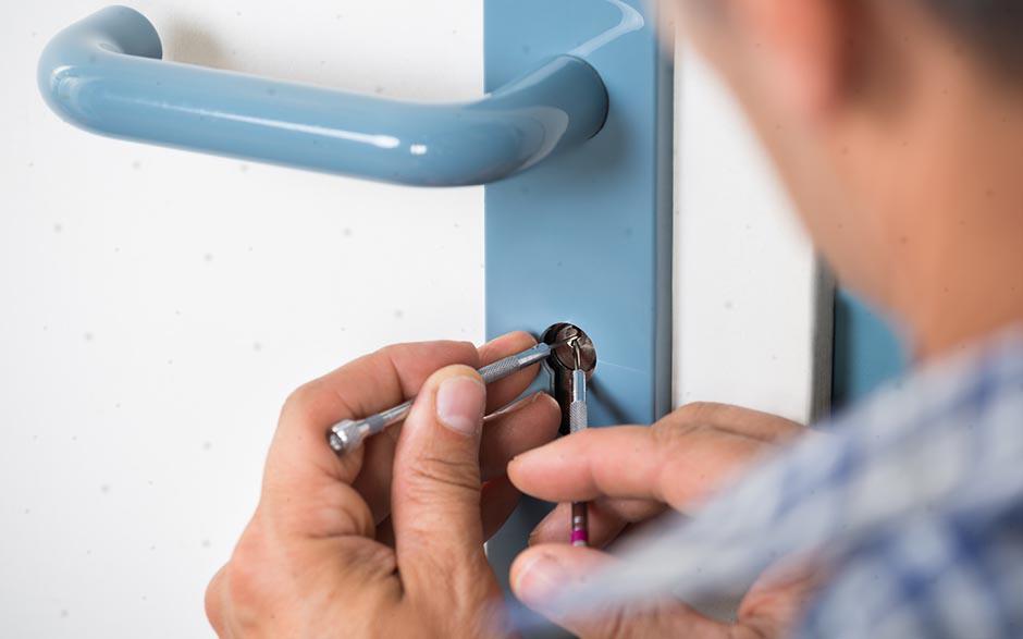 travaux à nos artisans serrurier prix Paris 15